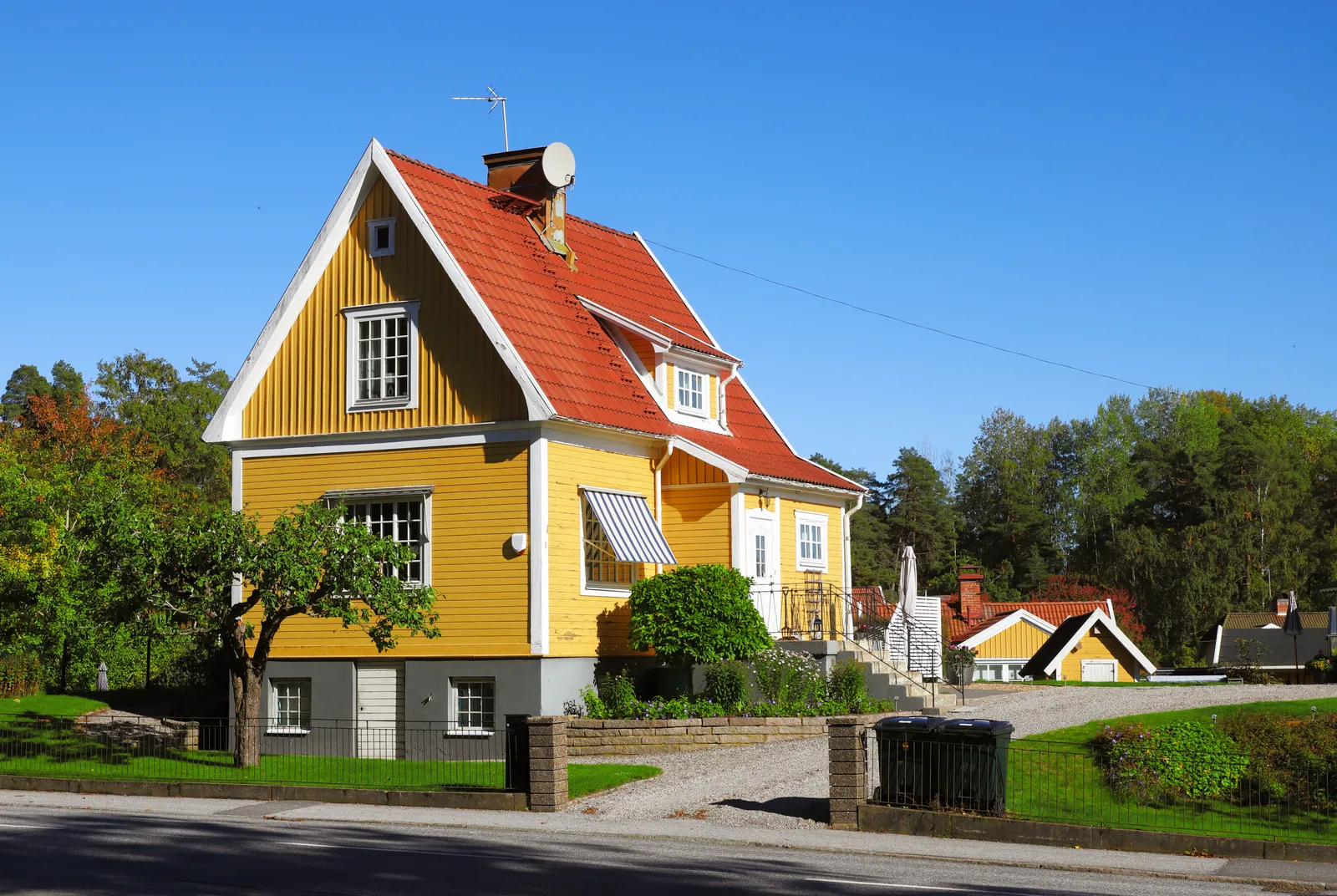 En villa med källare i Uppsala där priset på radonsanering beror på källan